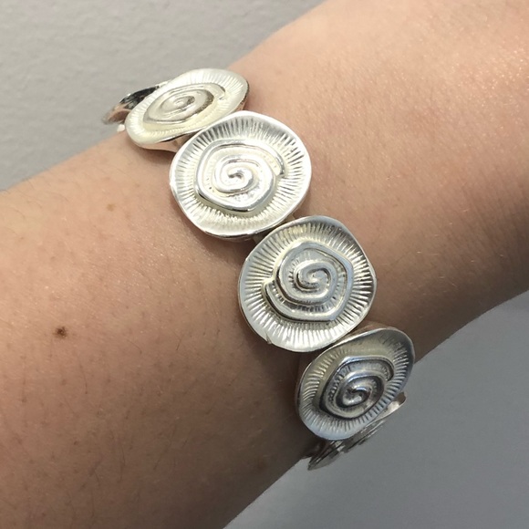 Vintage Silver Swirl Bracelet - Picture 2 of 2